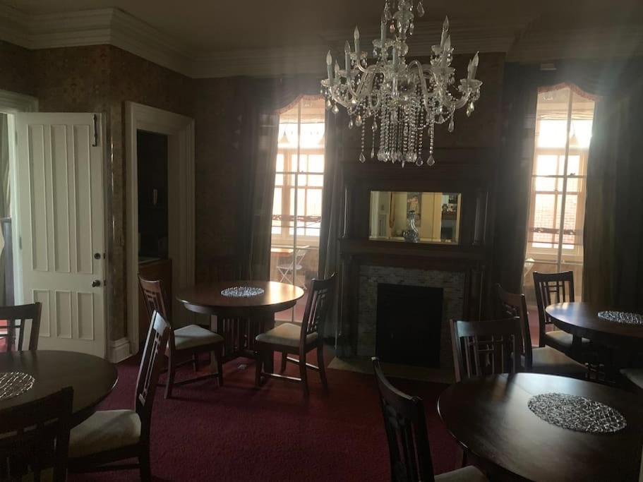 Merry Mansion East Dubuque Εξωτερικό φωτογραφία