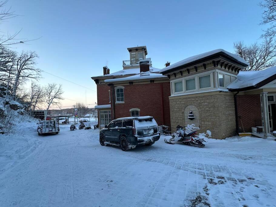 Merry Mansion East Dubuque Εξωτερικό φωτογραφία