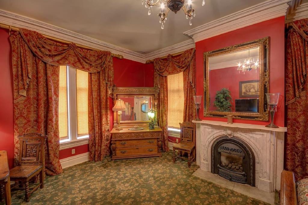 Merry Mansion East Dubuque Εξωτερικό φωτογραφία