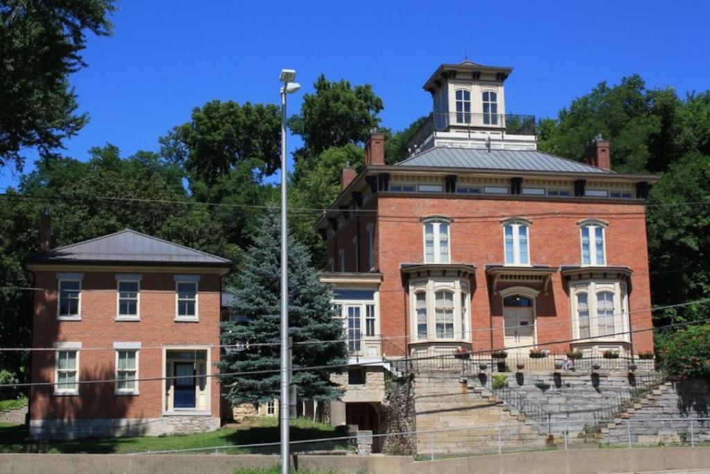 Merry Mansion East Dubuque Εξωτερικό φωτογραφία