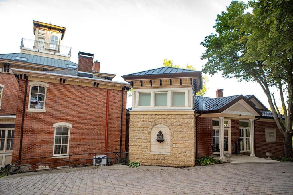 Merry Mansion East Dubuque Εξωτερικό φωτογραφία