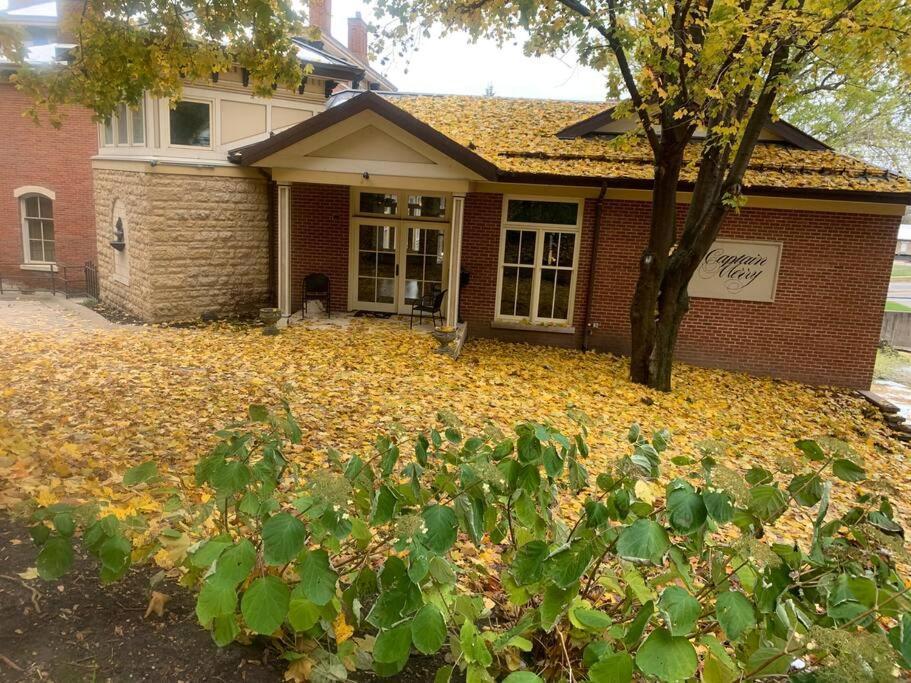 Merry Mansion East Dubuque Εξωτερικό φωτογραφία