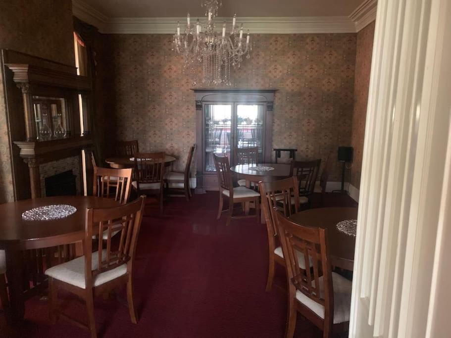 Merry Mansion East Dubuque Εξωτερικό φωτογραφία