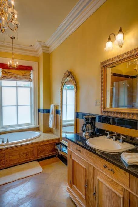 Merry Mansion East Dubuque Εξωτερικό φωτογραφία
