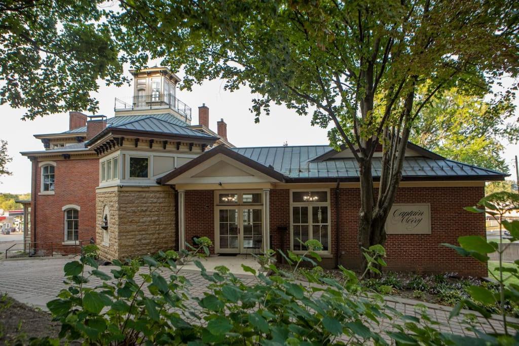Merry Mansion East Dubuque Εξωτερικό φωτογραφία